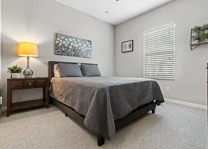 Beautiful Cape Coral Oasis! King Bed, Bbq, Heated Pool, Pvt Yard & Much More!