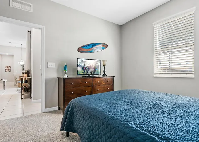 Beautiful Cape Coral Oasis! King Bed, Bbq, Heated Pool, Pvt Yard & Much More!