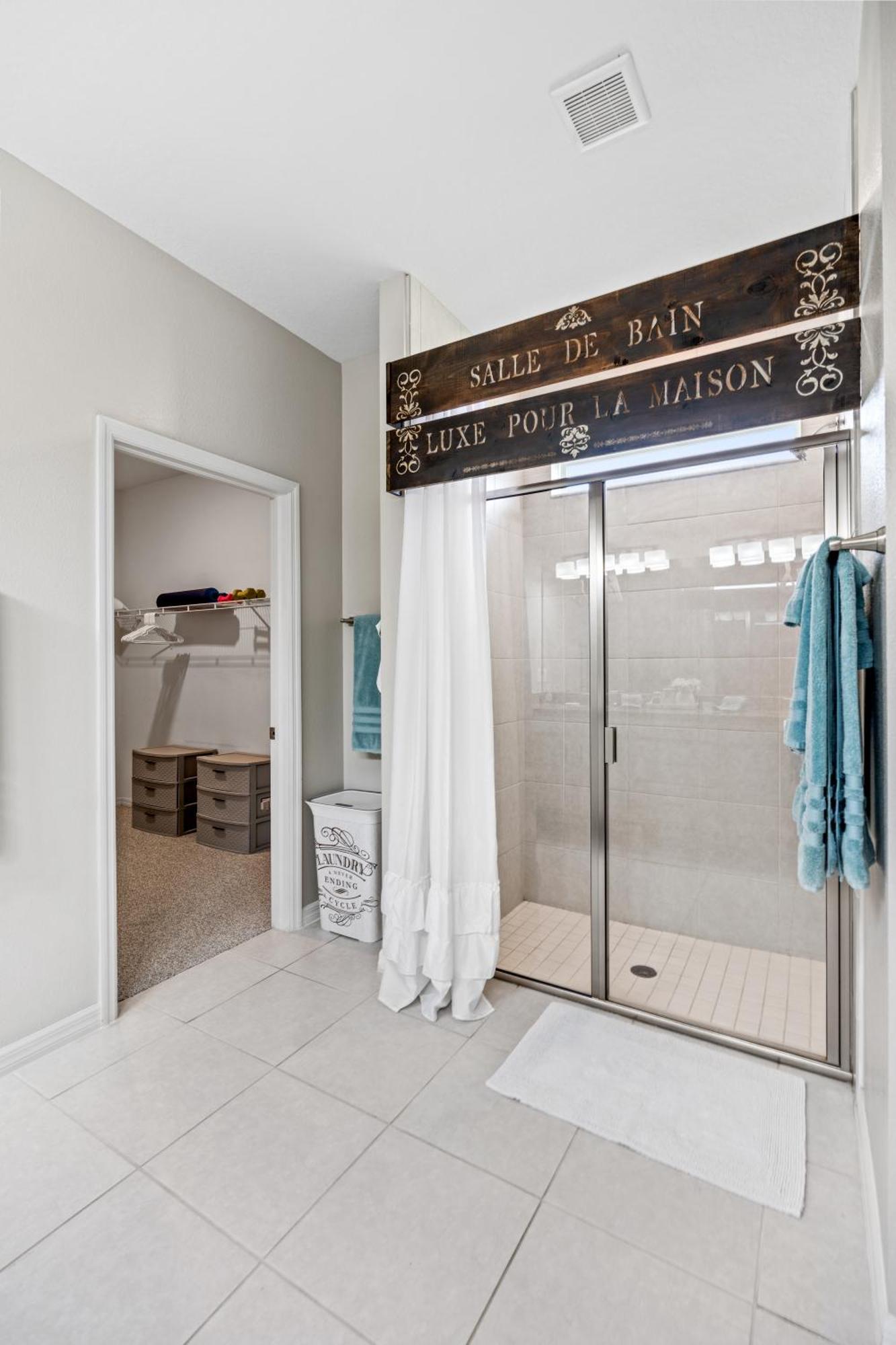 Beautiful Oasis! King Bed, Bbq, Heated Pool, Pvt Yard & Much More! Villa Cape Coral
