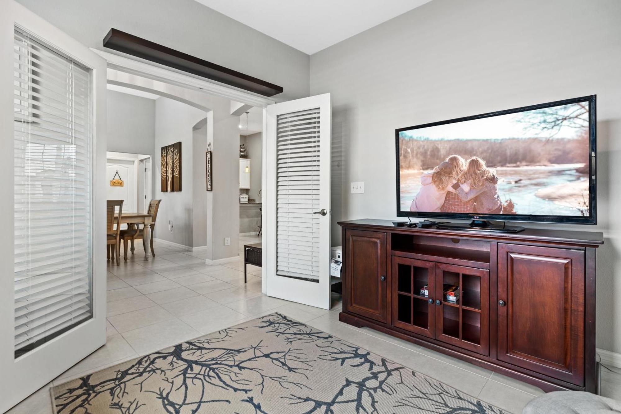Beautiful Oasis! King Bed, Bbq, Heated Pool, Pvt Yard & Much More! Villa Cape Coral